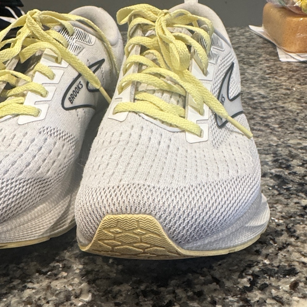 Women’s Size 9.5 Brooks White & Yellow Athletic Shoes - Picture 3 of 16